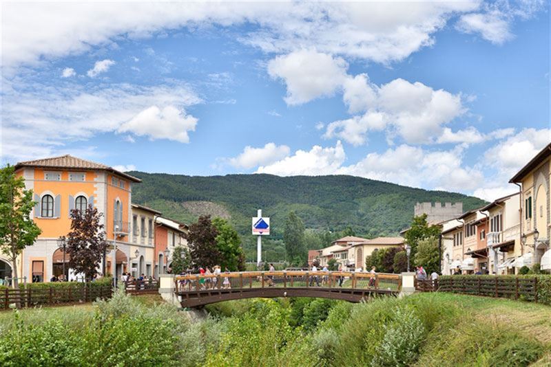 Outlet shopping Tuscany
